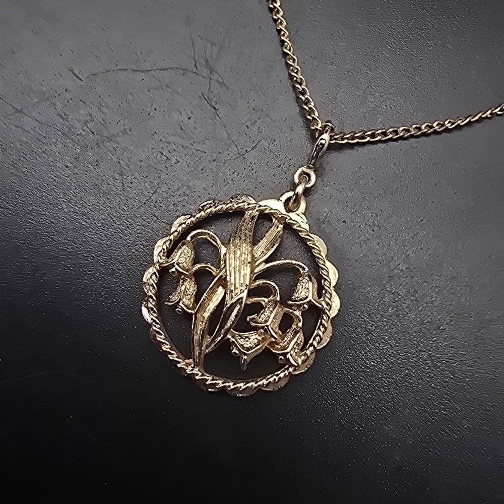 Sarah Coventry Flower Necklace May Birth Month Gold Tone Vintage Jewelry